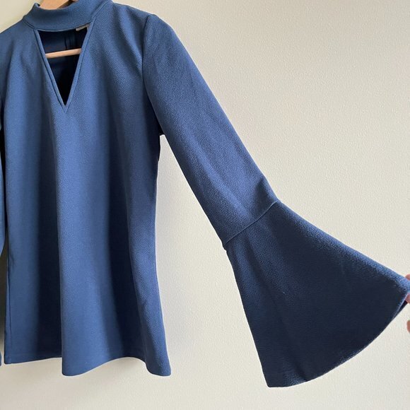 MICHAEL MICHAEL KORS FRONT CUTOUT V NECK BELL SLEEVE BLOUSE BLUE WOMENS SIZE S - Picture 2 of 6